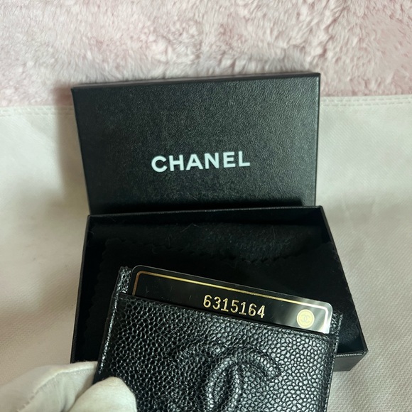 CHANEL Textured Black Card Holder - Picture 11 of 11
